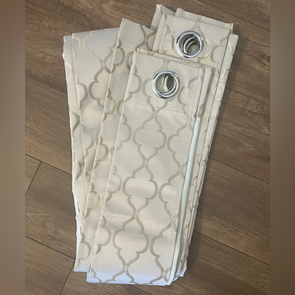 CLOSET CLOSING* Quatrefoil Patterned Curtains